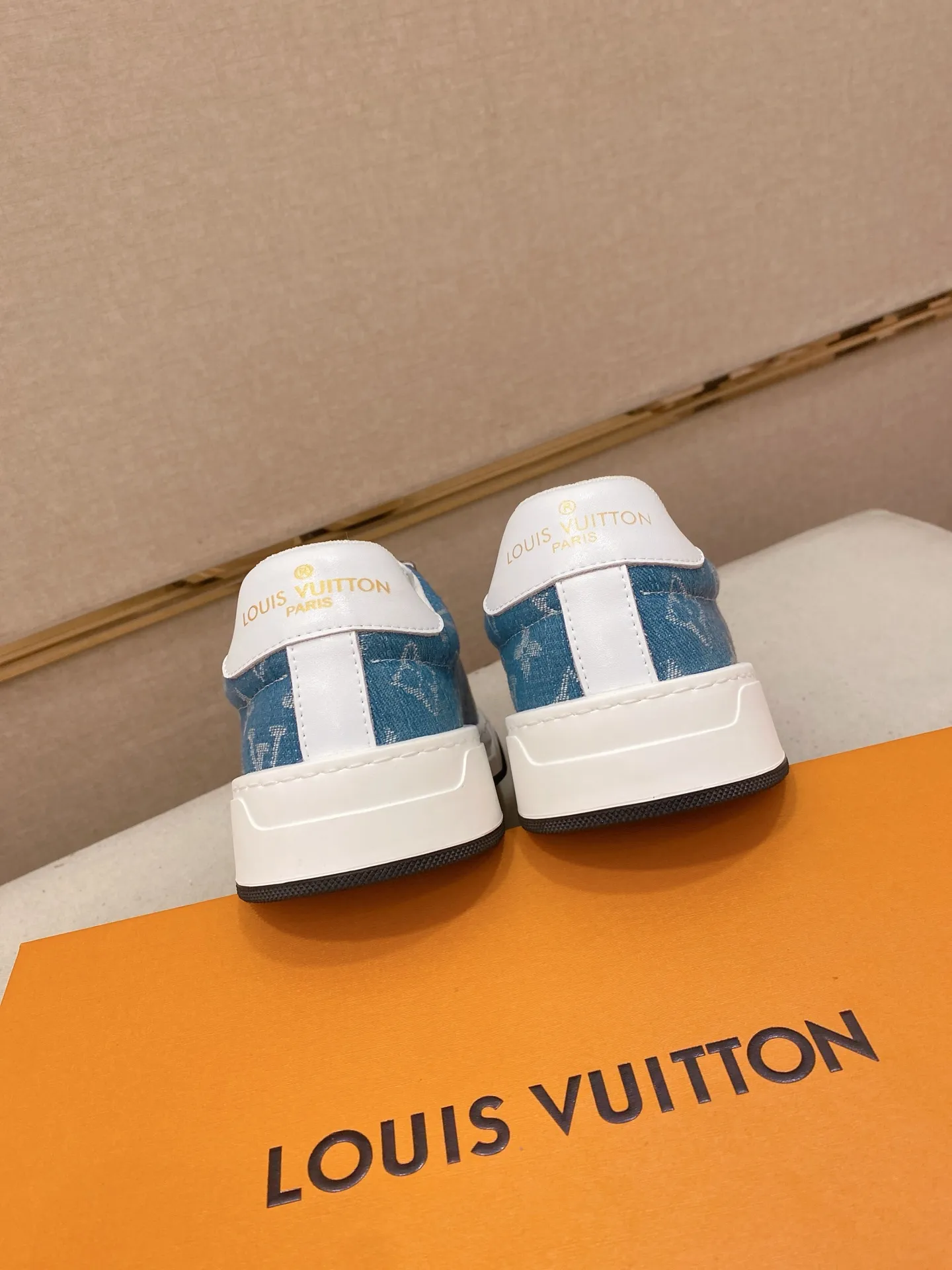 Men's shoes💰 420💰Louis Vuitton (Louis Vuitton/LV) top 🔍🔍 new models are on sale at the same time, the upper 🇮🇹 imported first-layer cowhide from Italy, fully imported sheepskin lining 💪💪, completely 1⃣️ to 1 ⃣️Re-engraved🇮🇹💪💪, ⚠Sole: The original sole is specially provided by the original factory, the exclusive movable molded sole is super comfortable, ⚠The original factory follows the order, 🔍🔍high quality, you can enter and exit the counter at will, welcome to compare⚠. Code number:38-44